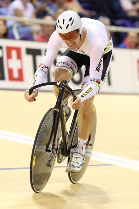 Australia's Glenn O'Shea in his world champions jersey in the flying lap in the men's Omnium