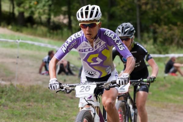 Amanda Sin (Scott 3 Rox Racing) and Heather Irmiger (Subaru Trek) break away early
