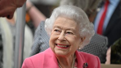 Queen cancels meeting at Balmoral after doctors advise monarch to rest