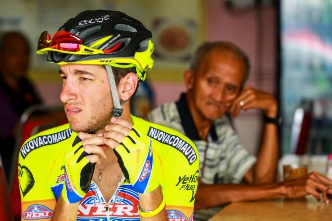 A Neri Sottoli-Yellow Fluo rider before the start