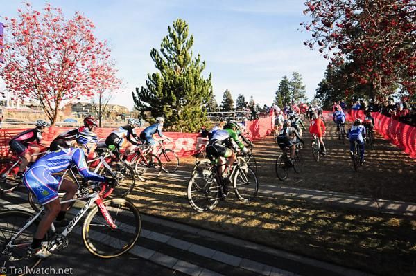 The Elite women head out onto the course