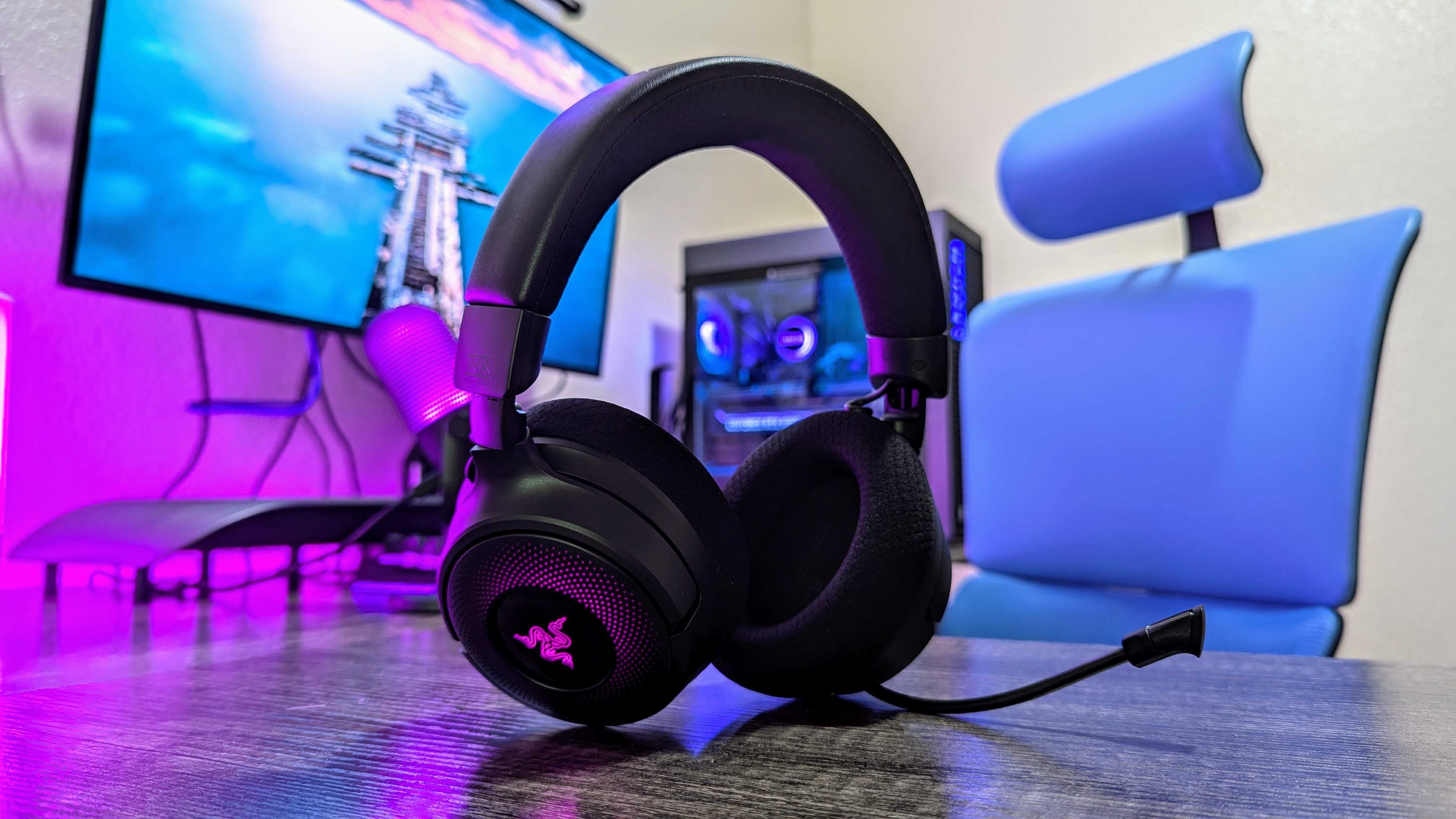 Новейшая беспроводная игровая гарнитура Razer для ПК имеет 9 зон RGB-подсветки на каждом наушнике.