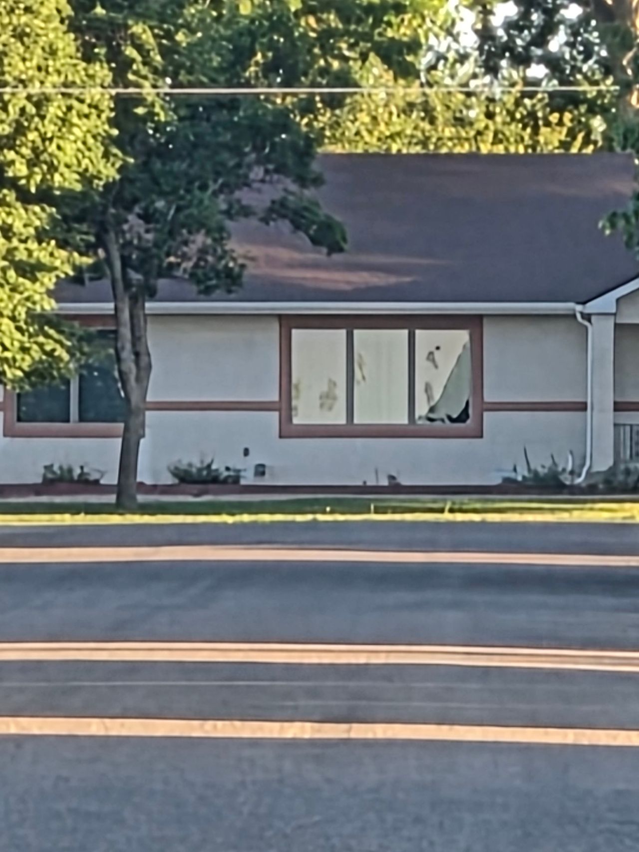 Photos of a sidewalk taken on the Samsung Galaxy S26