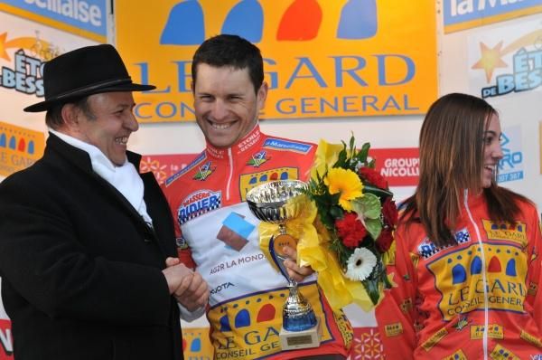 Anthony Ravard (Ag2r-La Mondiale) gets a handshake