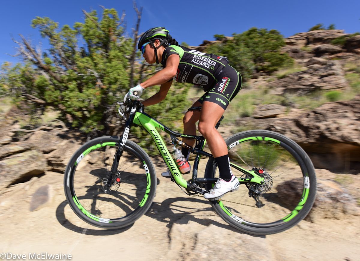 Evelyn Dong (Sho-Air Cannondale) descending in the first hour of racing