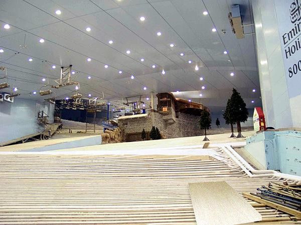 Workers show how the slope can be dried and overlaid