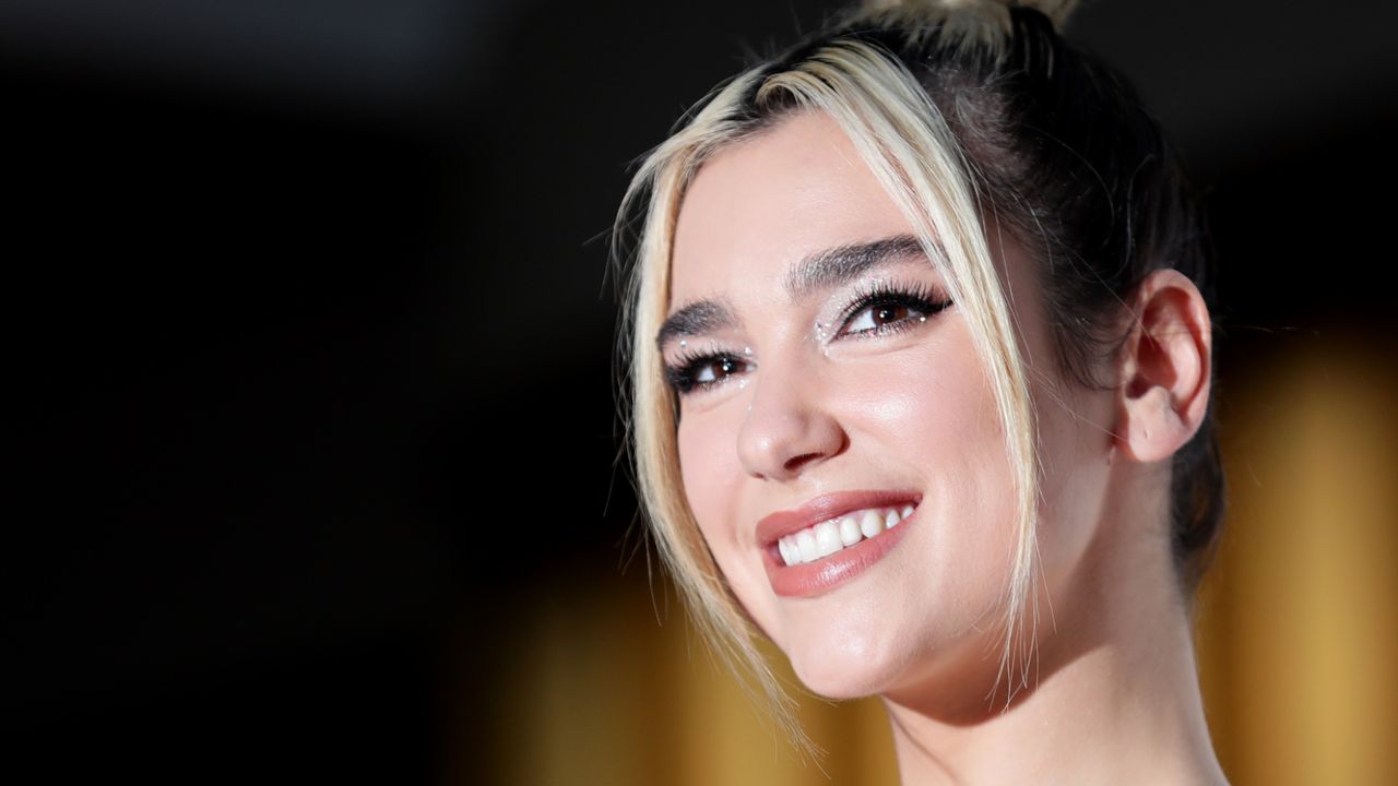  Dua Lipa arrives for the 33rd Annual ARIA Awards 2019 at The Star on November 27, 2019 in Sydney, Australia. 