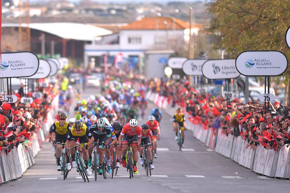 The sprinters bear down on the line at Volta ao Algarve