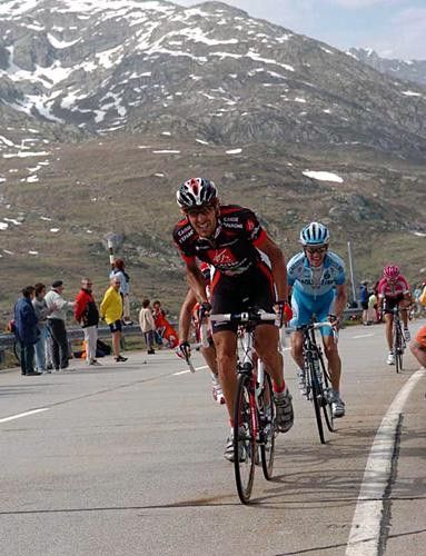 Vladimir Karpets (Caisse d'Epargne) comes up to the top