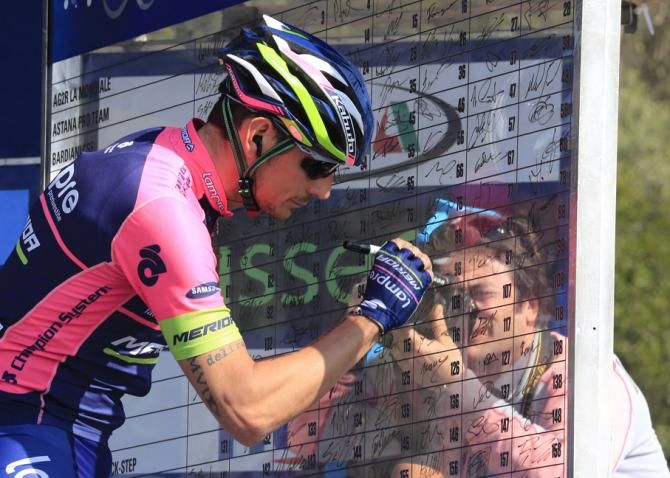 Filippo Pozzato (Lampre-Merida) signs on for stage 3 at Tirreno-Adriatico