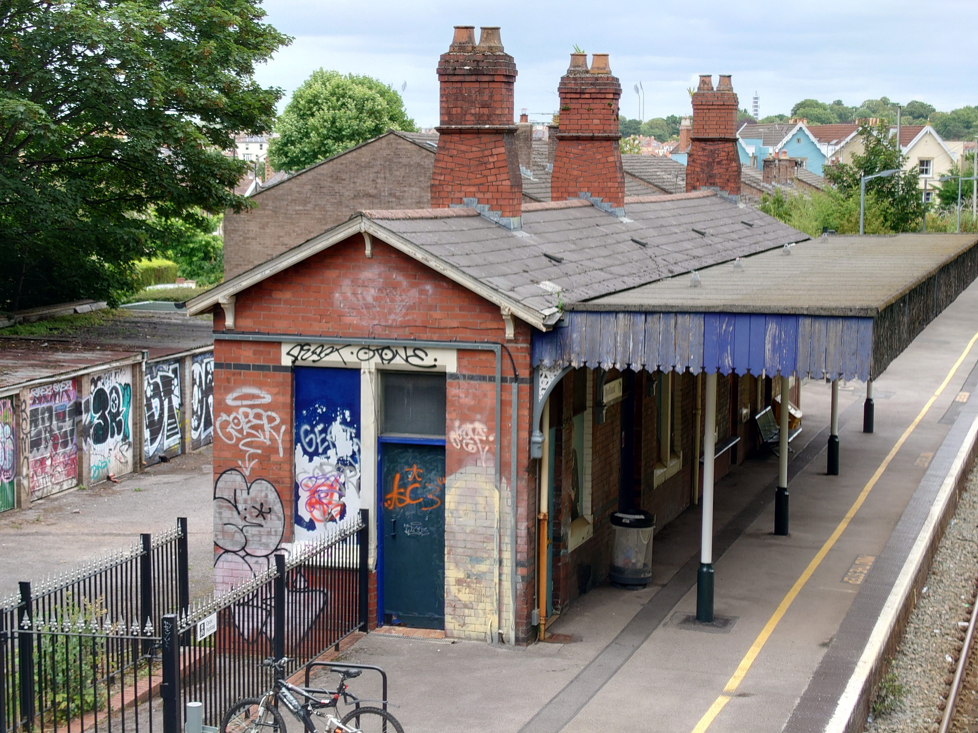 A Sony Xperia 5 III camera sample showing a train station