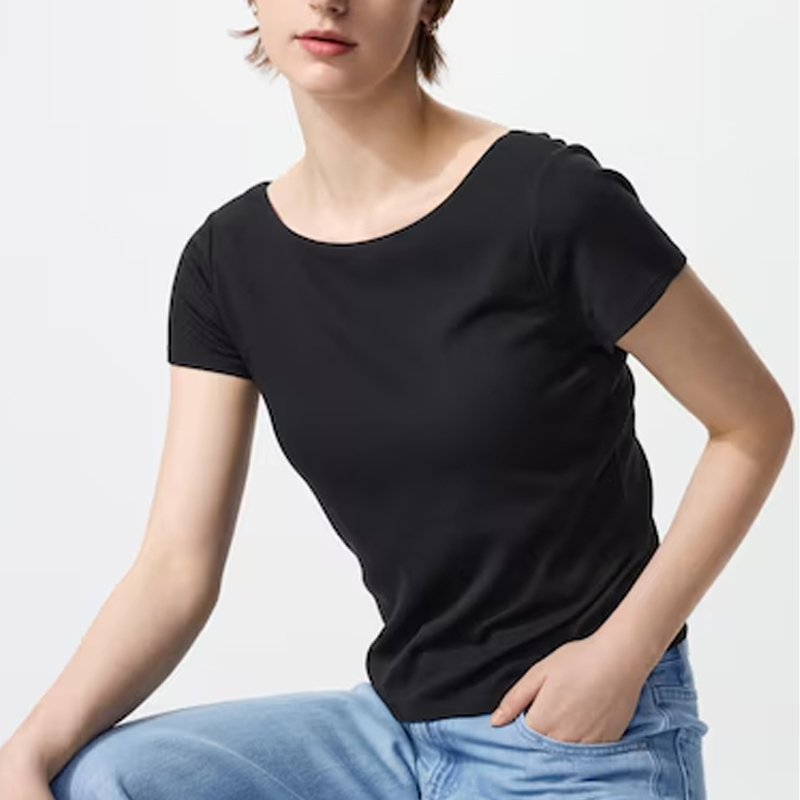 model wearing the uniqlo built in bra tshirt in black