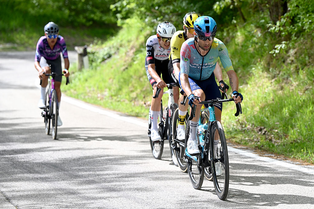 Ulissi in the break on stage 8 Giro 2025