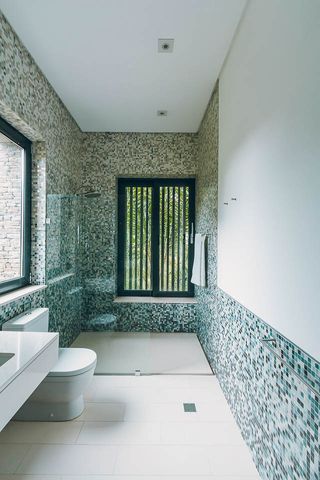 Dinesen Jungle House bathroom