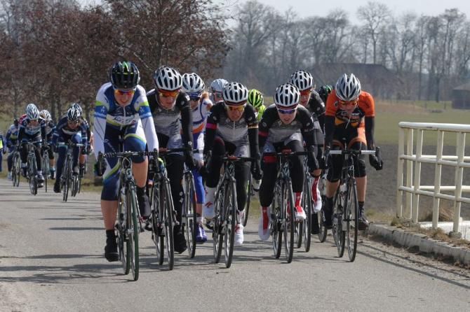 Loes Gunnewijk (Orica-AIS) drives the pace in the leading group