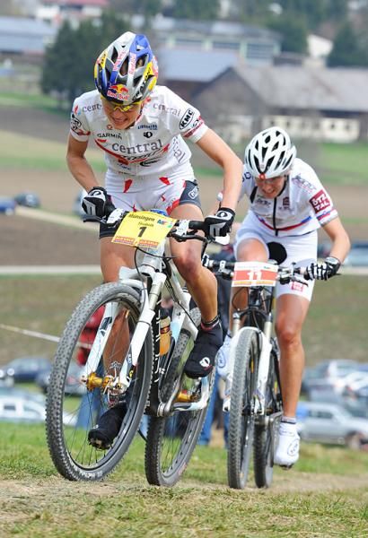 Lisi Osl and Blaza Klemencic on a climb