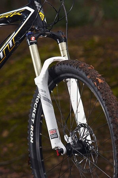 A full 120mm (4.72in) of travel up front is a rare sight on a XC race bike, and it adds to the Spark 35&rsquo;s versatility
