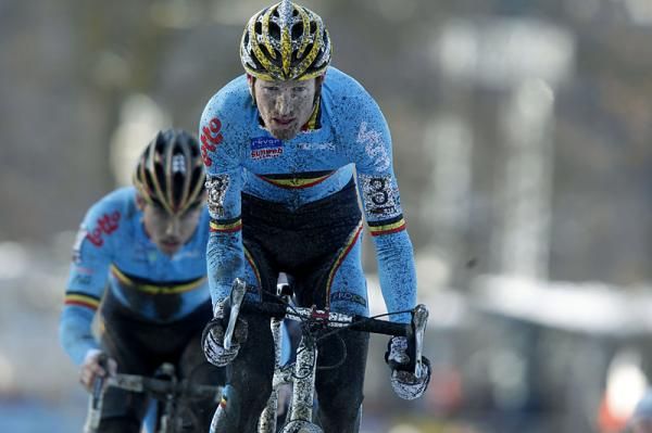 Klaas Vantornout leaves Sven Nys behind in pursuit of Stybar.
