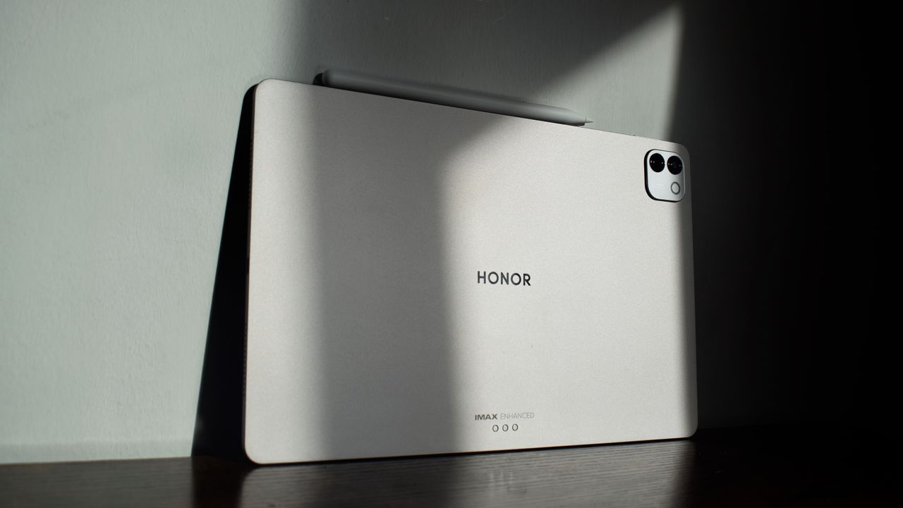 The Honor MagicPad 4 on a desk