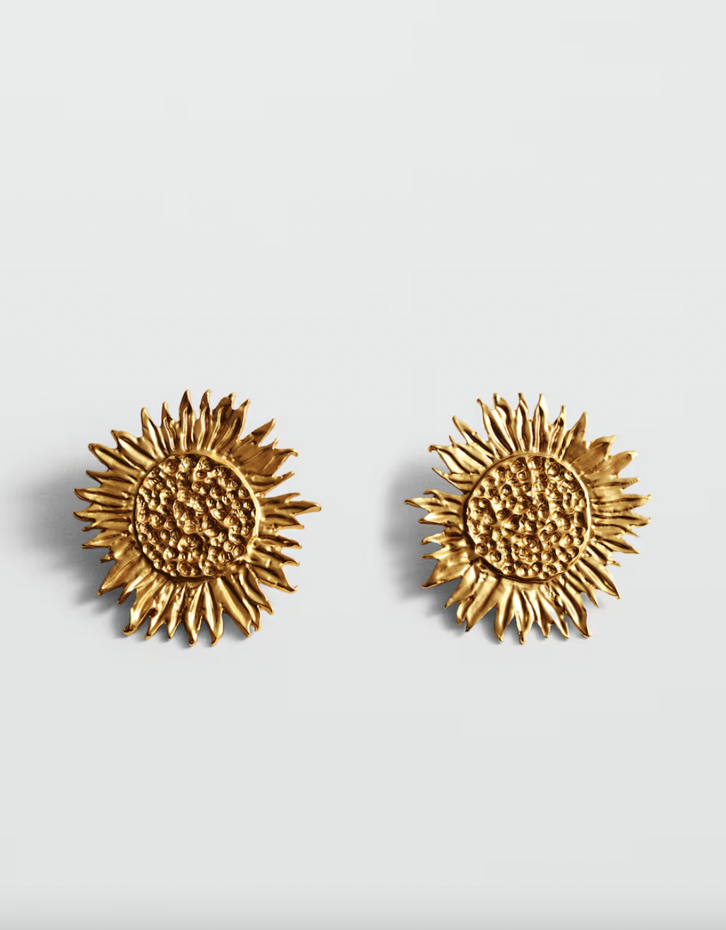 Gj3BuN5EDd2Ksh3TXvvVAK-2560-80 محرران محبان للحيادية يجربان مجموعة Mango's Bright Summer استعدادًا للأشهر الأكثر دفئًا