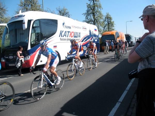 Riders rolling by the Cauberg during the first passage