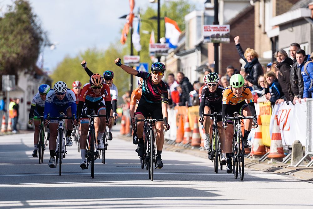 Barbara Guarischi (CANYON//SRAM Racing) at Omloop van Borsele 2016 whilst her teammate, Elena Cecchini celebrates a little further back