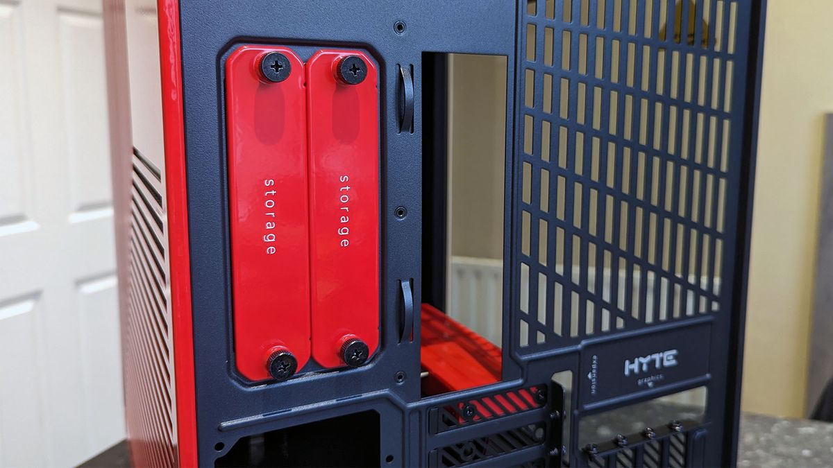 HYTE Y70 Touch case