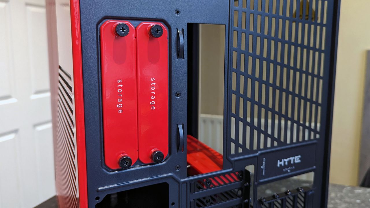 HYTE Y70 Touch case
