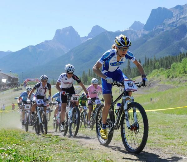 Catharine Pendrel (BC) Luna Pro Team took the lead on lap 1