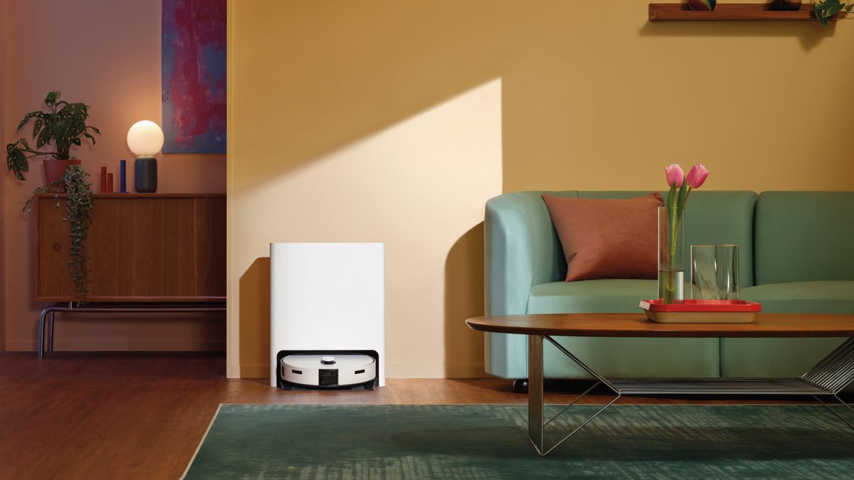 Samsung unveils its new AI robot vacuum: The Jet Bot Combo | Homes and ...