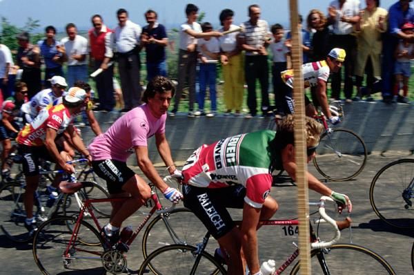 Race leader Roberto Visentini is not sure what to make of neo-pro Andy Hampsten at the 1985 Giro d'Italia.