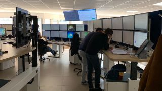 To improve its operations management, the French National Railway Company recently built a new control tower and outfitted it with video walls with VuWall VuScape controllers.