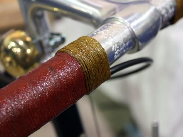 The cloth handlebar tape on this Banjo Cycles tourer is finished with jute twine then fully lacquered.