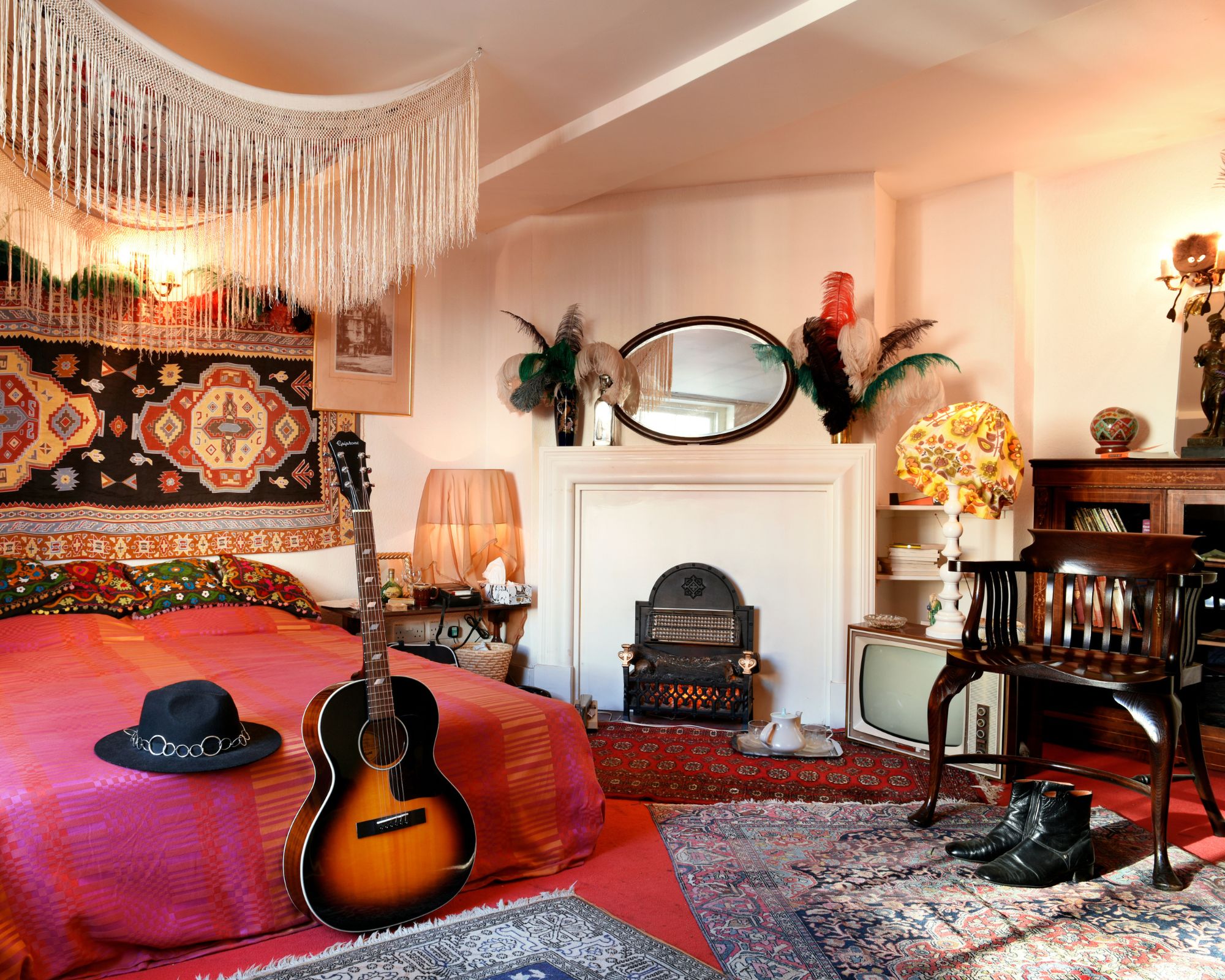 recreation of jimi hendrix bedroom at the Handel and Hendrix museum