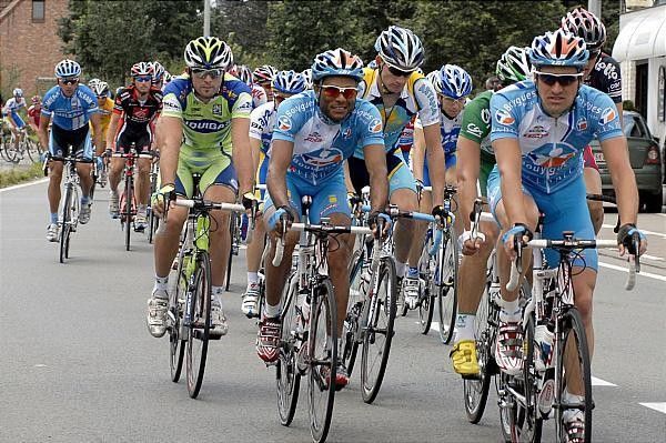 The peloton split into two and the back group didn't want to work.