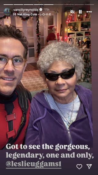 Leslie Uggams and Ryan Reynolds in Deadpool costumes