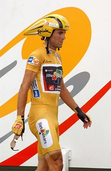 Valverde prepares to take the stage.