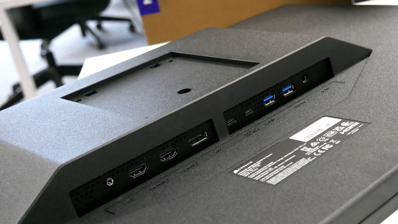 Corsair Xeneon 32UHD144 on an office desk.