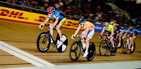 Harry Tanfield just ousts Sam Lowe in the Future Stars Scratch race