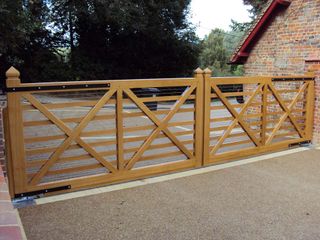Automated timber gates to driveway