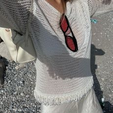 @rachelle.rowlings white crochet top selfie