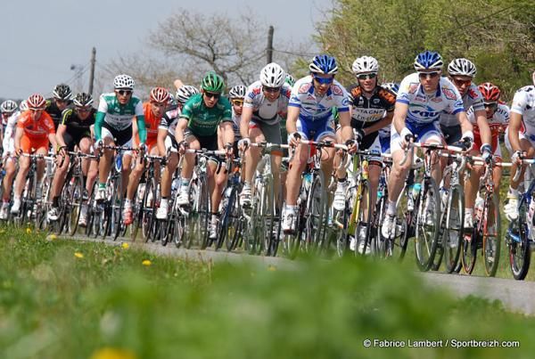 The Tour du Finist&egrave;re peloton.