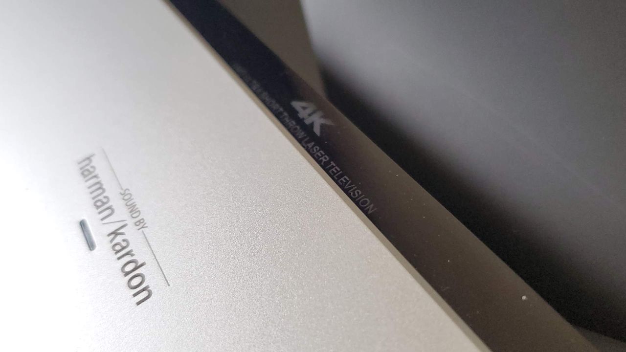 XGIMI Aura UST projector