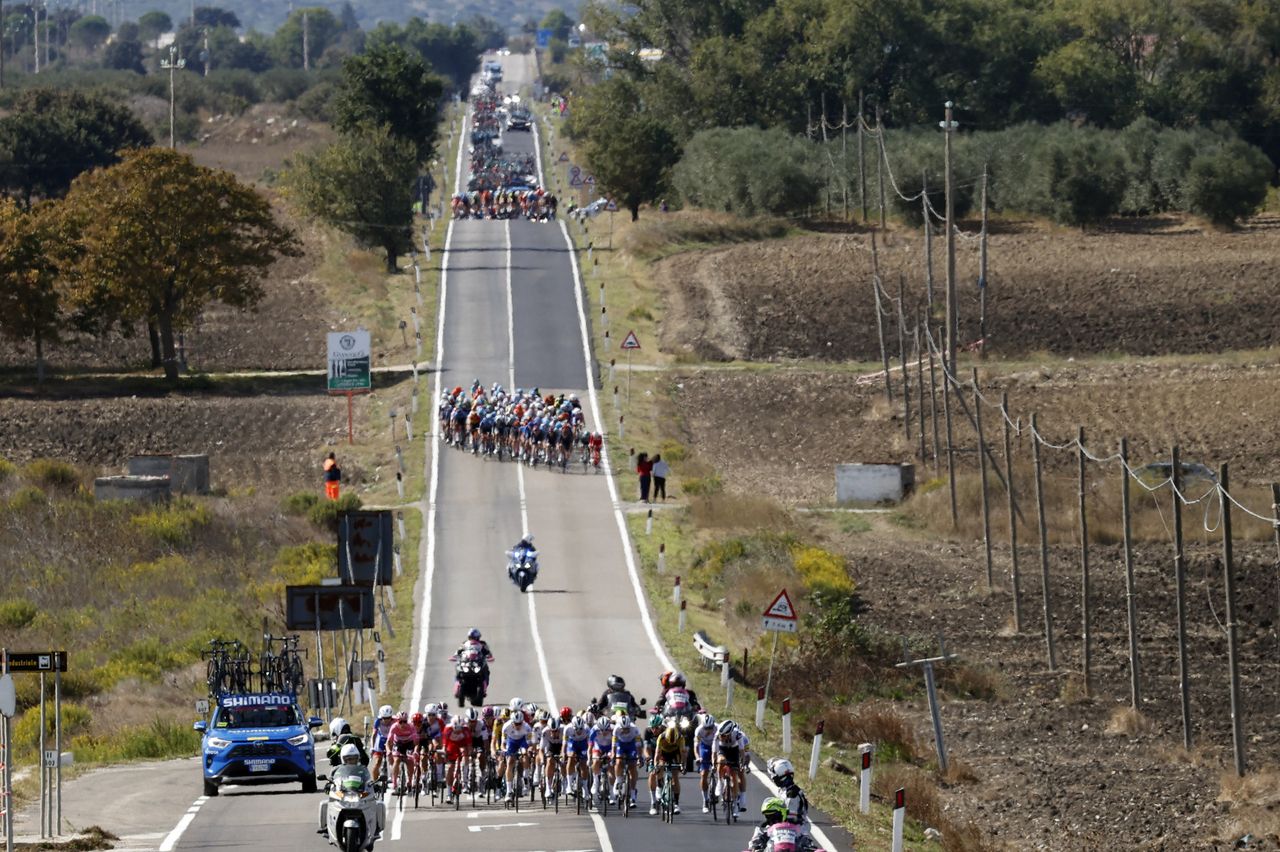 Giro d'Italia 2020 - 103th Edition - 7th stage Matera - Brindisi 143&Acirc;&nbsp;km - 09/10/2020 - Ventaglio - photo Luca Bettini/BettiniPhoto&Acirc;&copy;2020