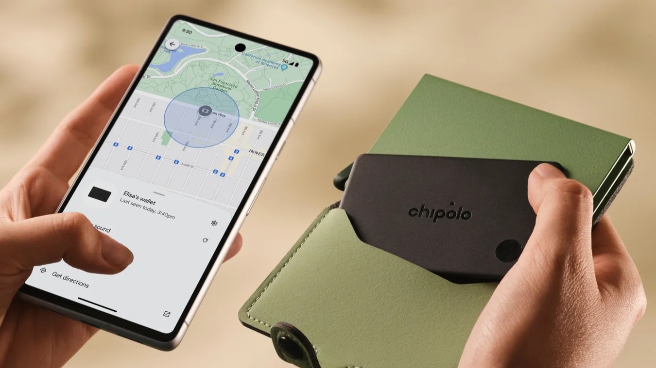 Chipolo CARD 2025 Bluetooth tracker in Charcoal