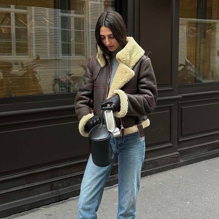 Influencer @salome.mory wears a sheepskin leather jacket with cigarette jeans and low-profile trainers.