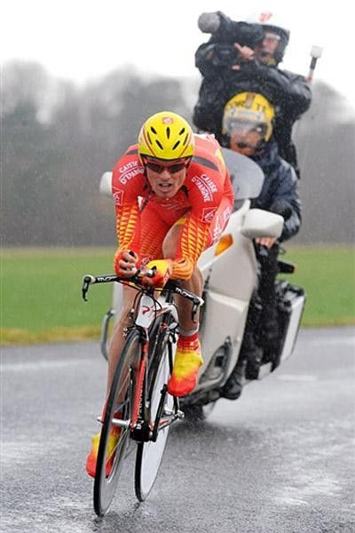 Luis-Leon Sanchez (Caisse d'Epargne) powers to a third place finish, nine seconds behind Contador.