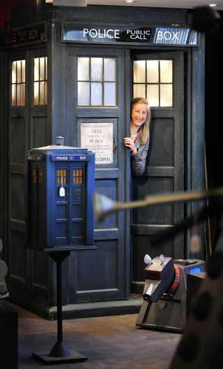 TARDIS sells for 10,000 pounds at auction