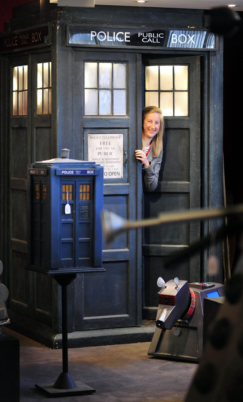 TARDIS sells for 10,000 pounds at auction