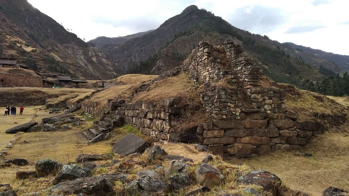 This images shows the temple complex at Chavín de Huántar in the Andes in Peru.